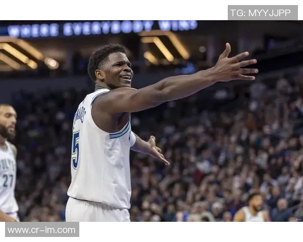 爱德华兹首节表现不佳7投仅中2三分球全失正负值为负六