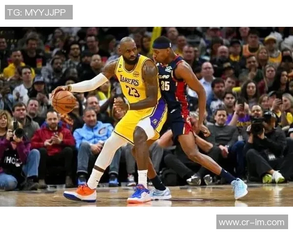 巴克利指出东契奇与詹姆斯防守不足湖人需其他球员积极补位提升防守力度 巴克利指出东契奇与詹姆斯防守不足湖人需其他球员积极补位提升防守力度