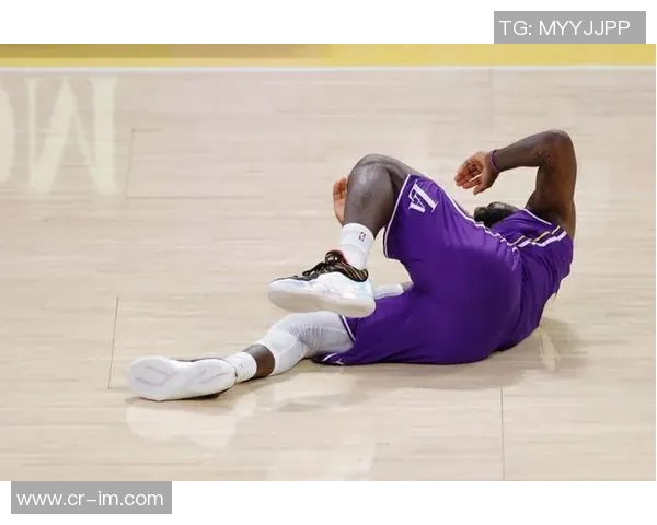 夸梅坚定认为詹姆斯无论何时都应首发即使年迈依旧不可动摇 夸梅坚定认为詹姆斯无论何时都应首发即使年迈依旧不可动摇