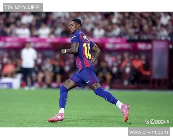 拉什福德积极备战国家德比训练照展现全力以赴的决心与信心