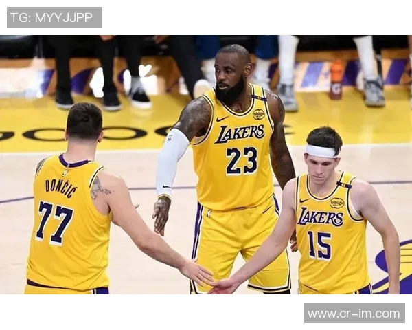 湖人尽管失误频频三分不佳却凭借进攻篮板拼搏奋战